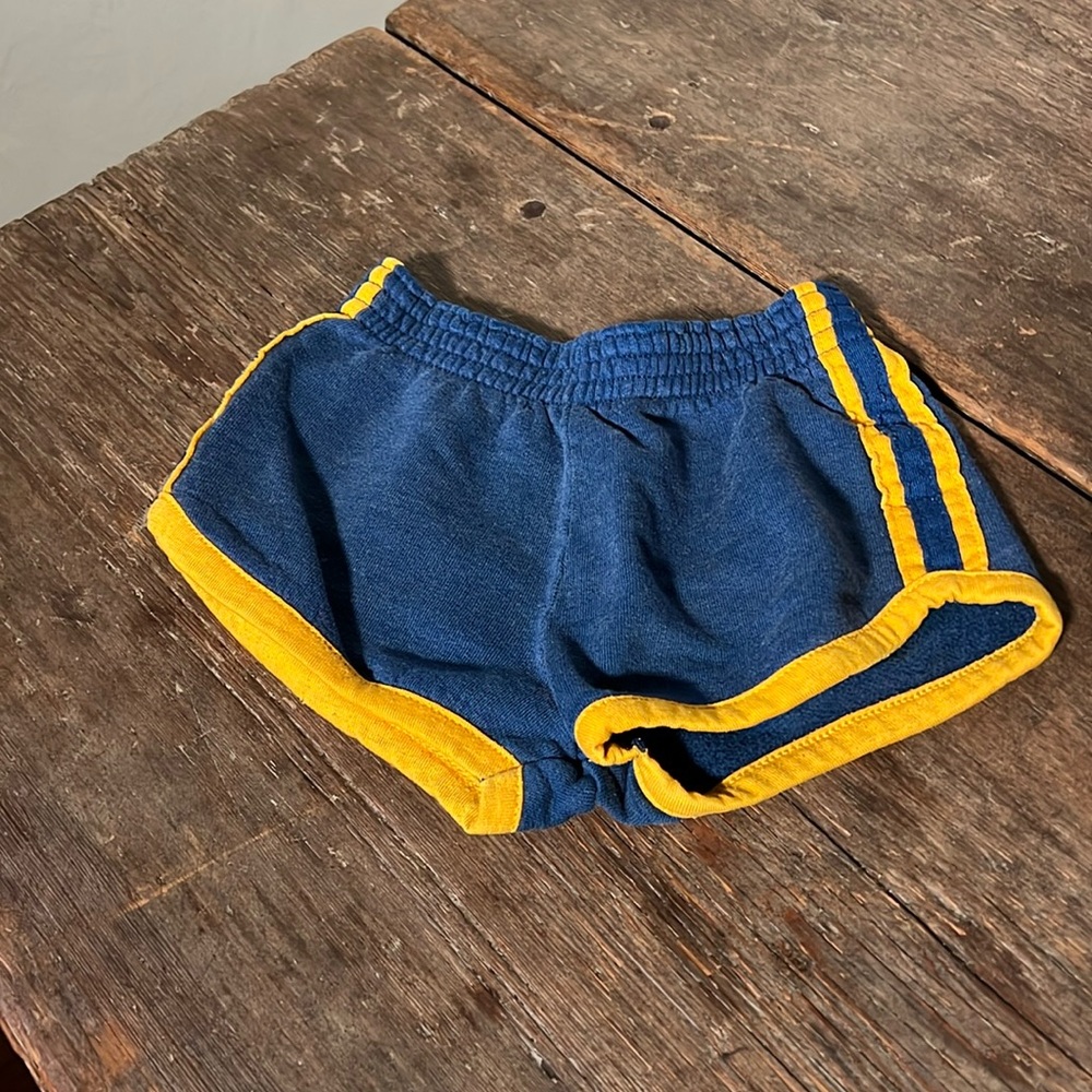 Vintage cotton retro running shorts 🤩⭐️6-12m